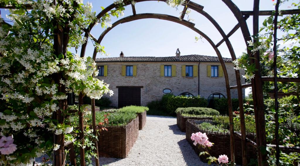 Tenuta Santi Giacomo e Filippo - E-Bike "Alle Origini del Cibo" Marche Tenuta Santi Giacomo e Filippo