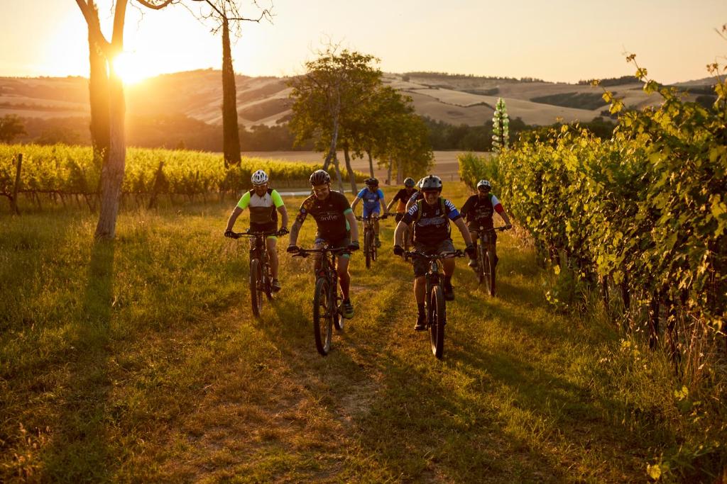 Tenuta Santi Giacomo e Filippo - E-Bike "Alle Origini del Cibo" Marche Tenuta Santi Giacomo e Filippo