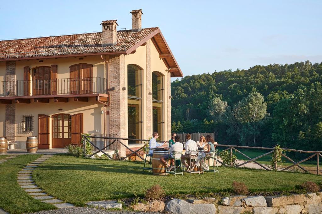 Cascina Binè - Soggiorno & Pranzo in Cantina Piemonte Cascina Binè