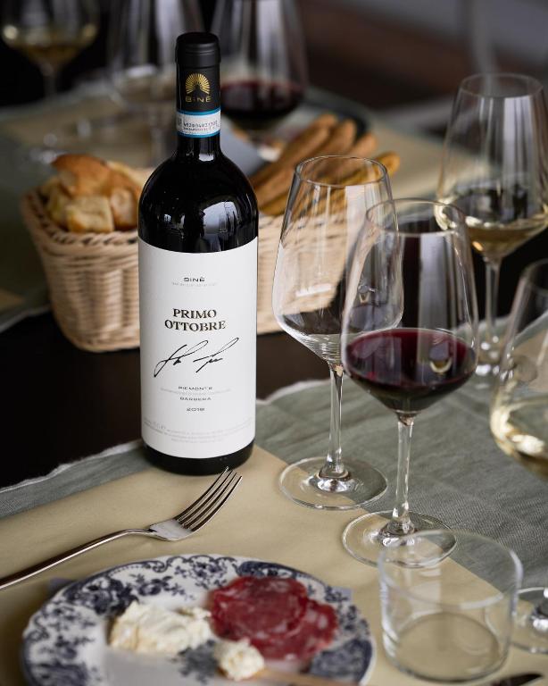 Cascina Binè - Soggiorno & Pranzo in Cantina Piemonte Cascina Binè