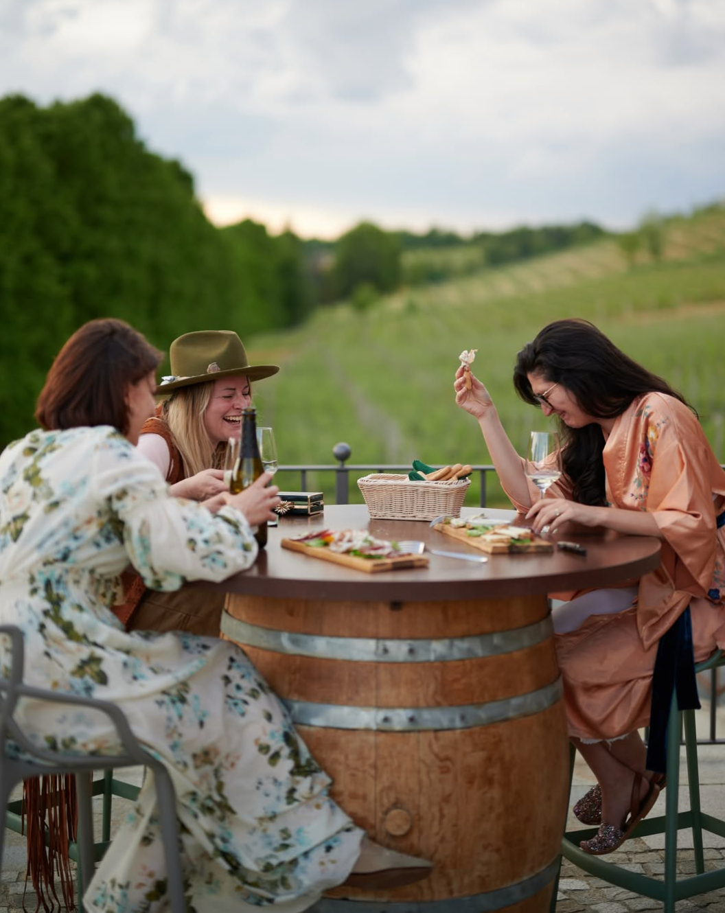 Cascina Binè - Soggiorno & Pranzo in Cantina Piemonte Cascina Binè
